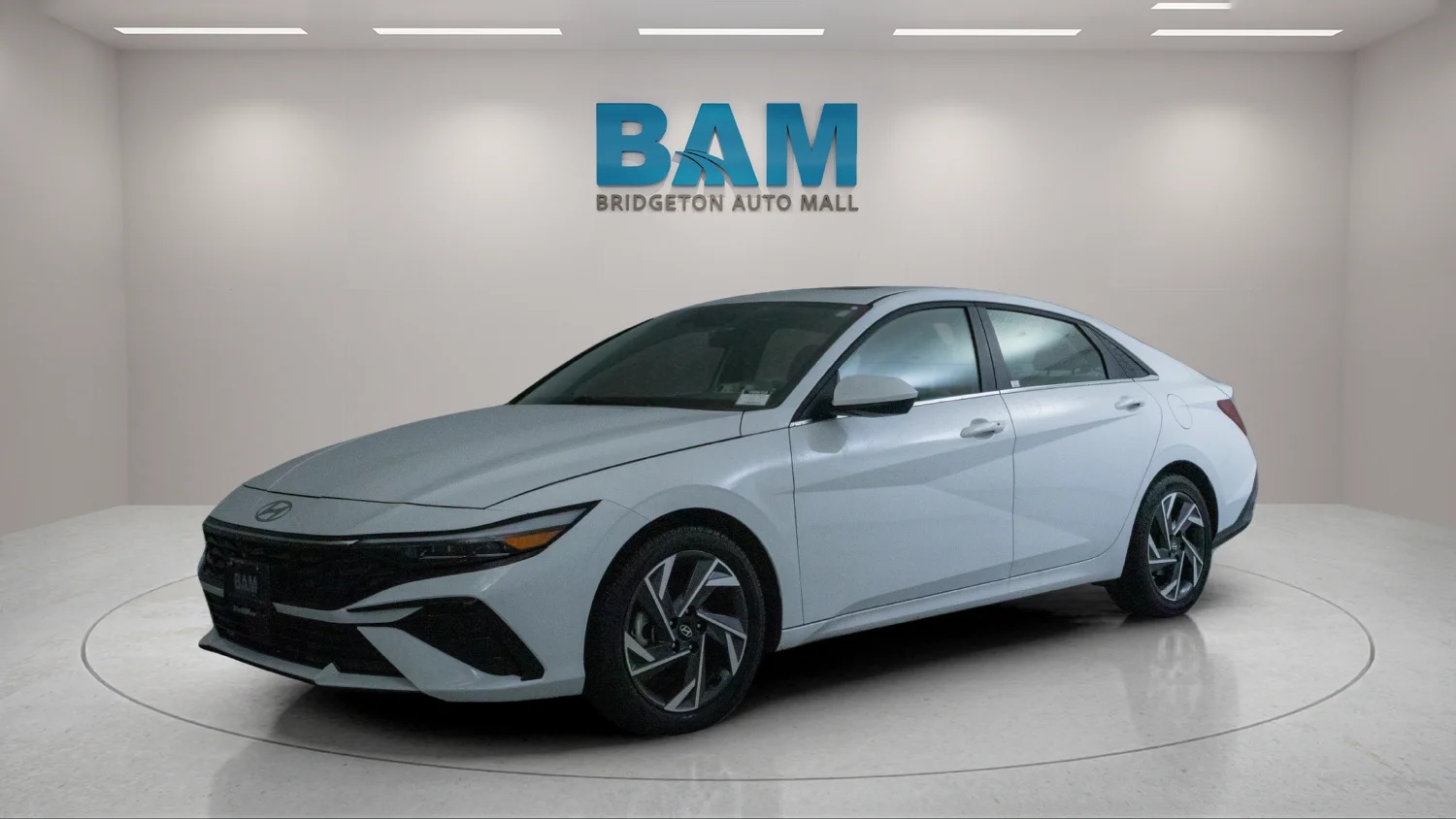 Used 2025 White Hyundai SEL Convenience image 3