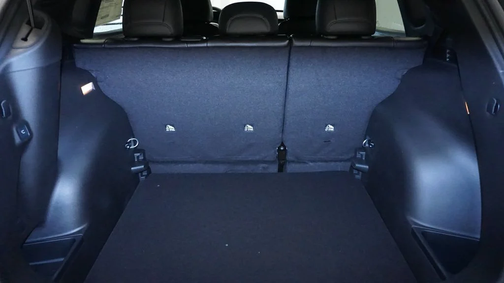 New 2026 Diamond Black Crystal Pearlcoat Jeep Latitude image 22