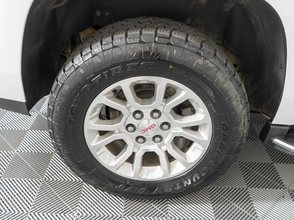 Used 2018 White GMC SLT image 35