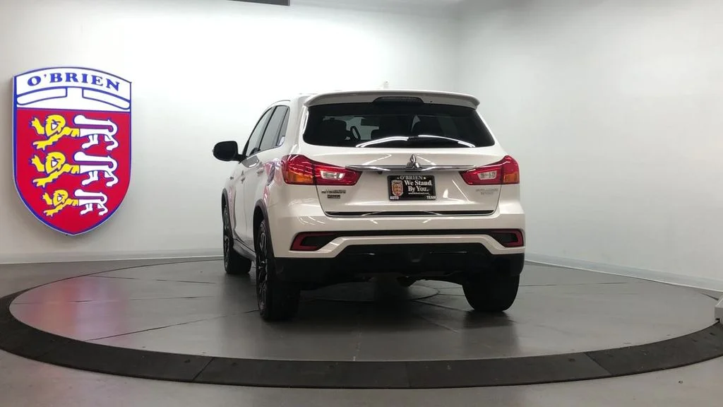 Used 2019 Pearl White Mitsubishi  image 4