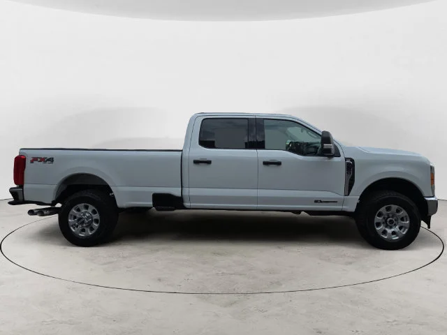 Certified Used 2023 Oxford White Ford XLT image 4
