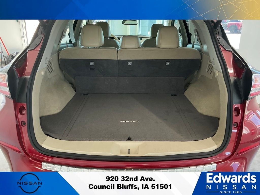 Used 2018 Red Nissan SL image 9