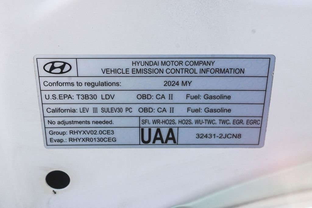 Used 2024 White Hyundai SEL image 28