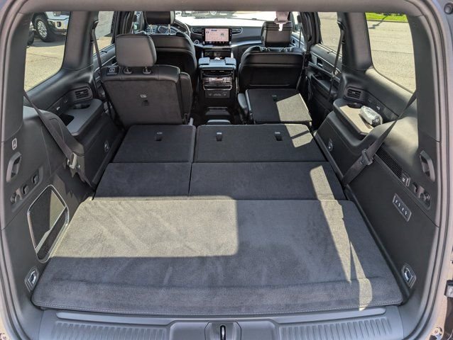 New 2026 High Gloss Black Exterior Paint Jeep Limited Reserve image 14