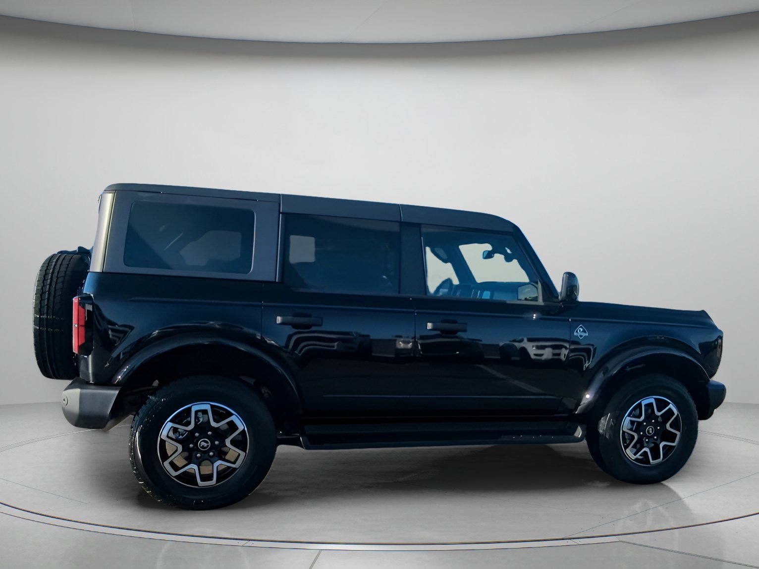 New 2026 Shadow Black Ford Outer Banks® image 28