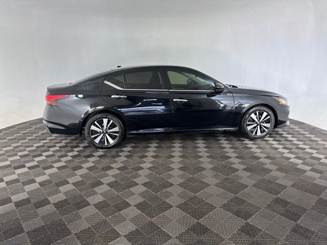Used 2020 Black Nissan 2.5 SL image 4