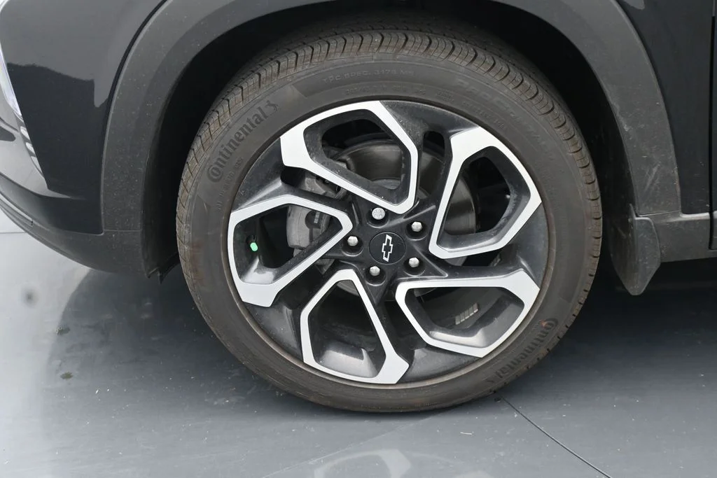 Used 2025 Black Chevrolet 2RS image 12