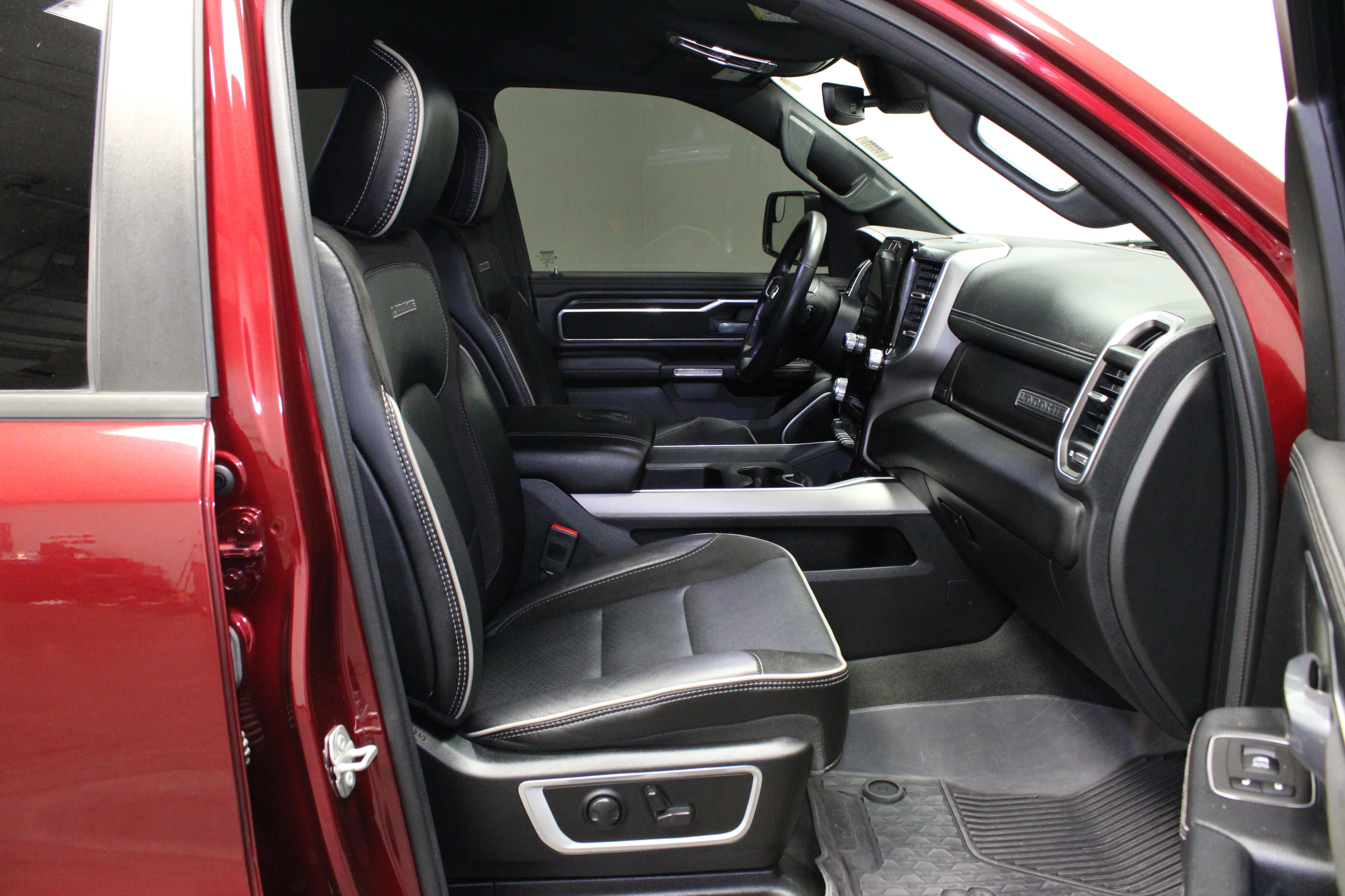 Used 2023 Delmonico Red Pearlcoat Ram Laramie image 15