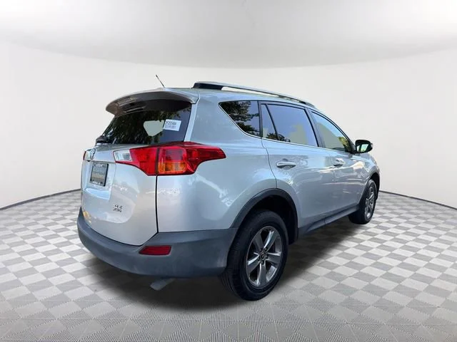 Used 2015 Silver Toyota XLE image 5