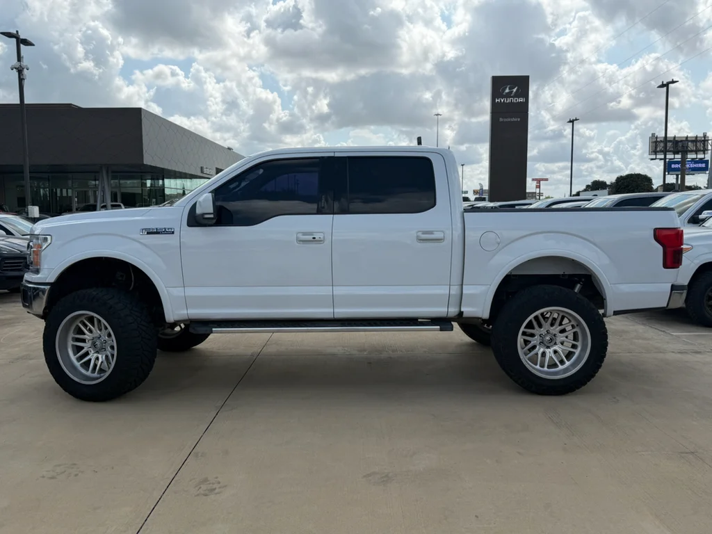 Used 2018 White Platinum Metallic Tri-Coat Ford LARIAT image 2