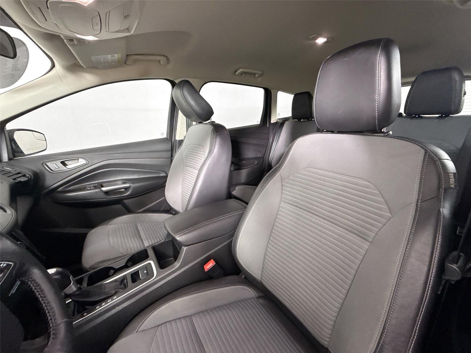 Used 2018 Ingot Silver Ford SE image 3