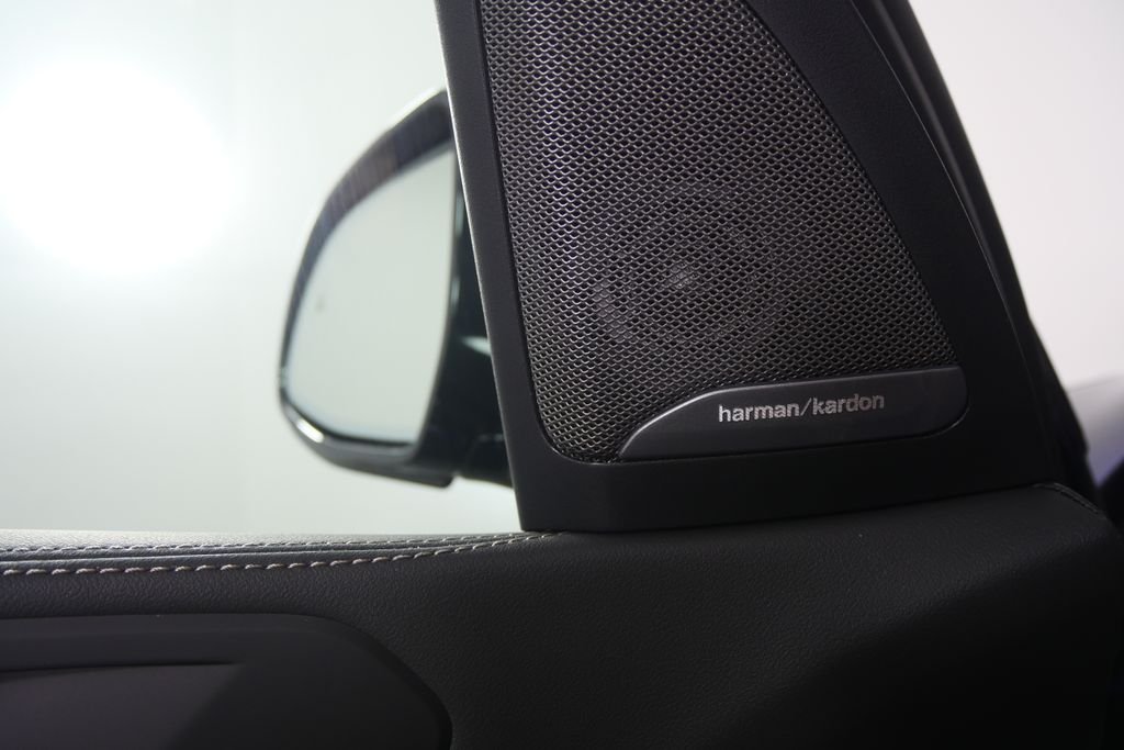 New 2026 Carbon Black Metallic BMW xDrive50e image 9