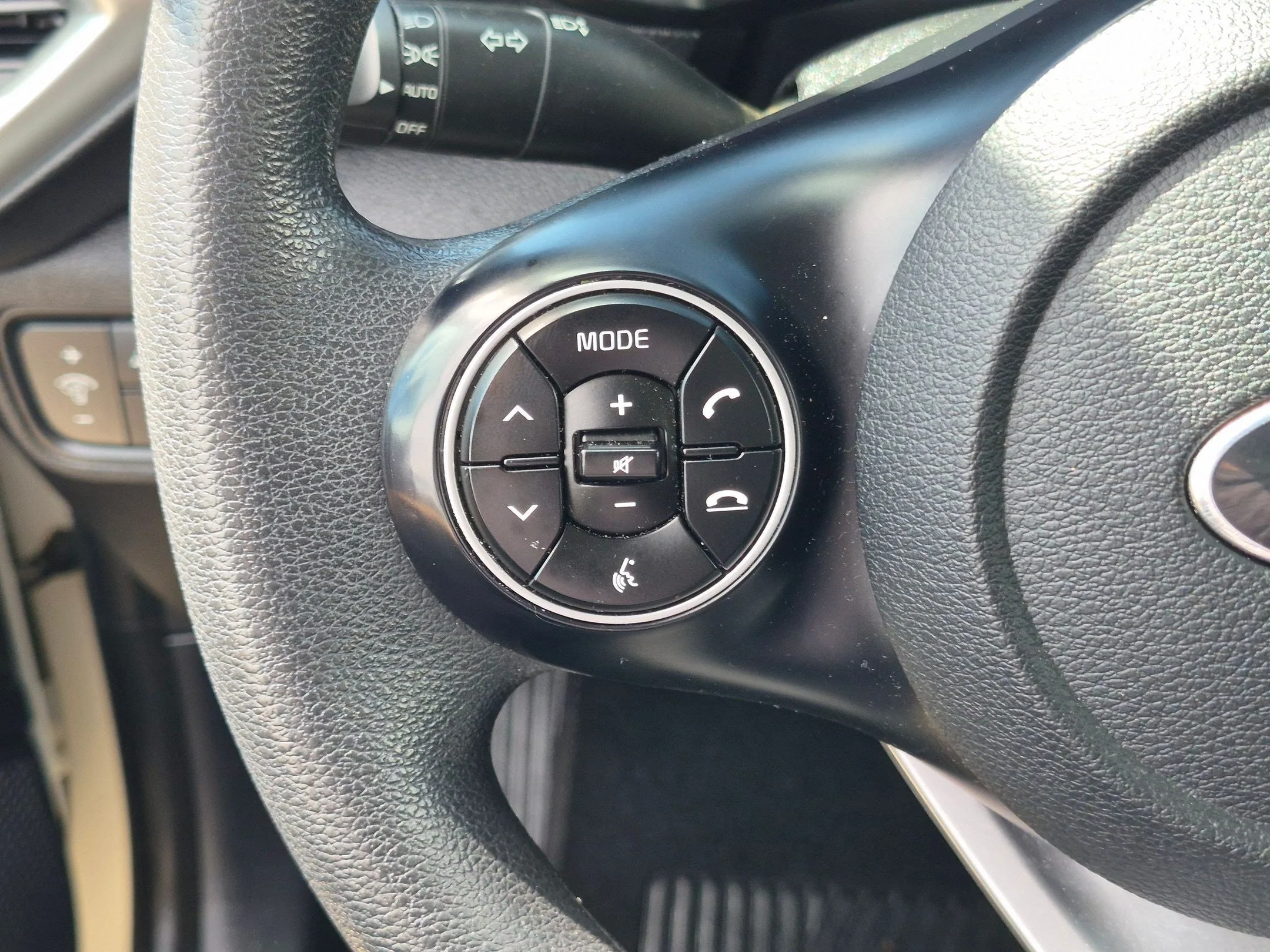 Used 2021 Snow White Pearl Kia S image 17