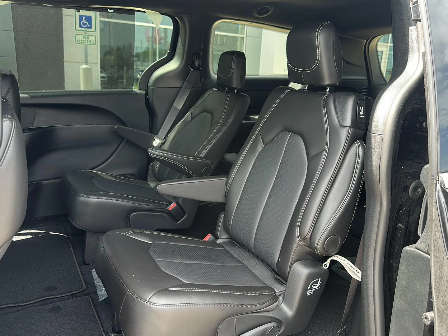 2026 Chrysler Pacifica Select - Photo 27