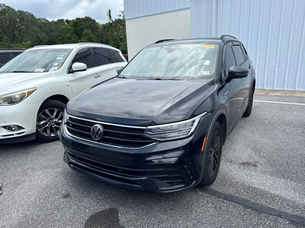 Used 2022 Black Volkswagen 2.0T SE R-Line Black image 1