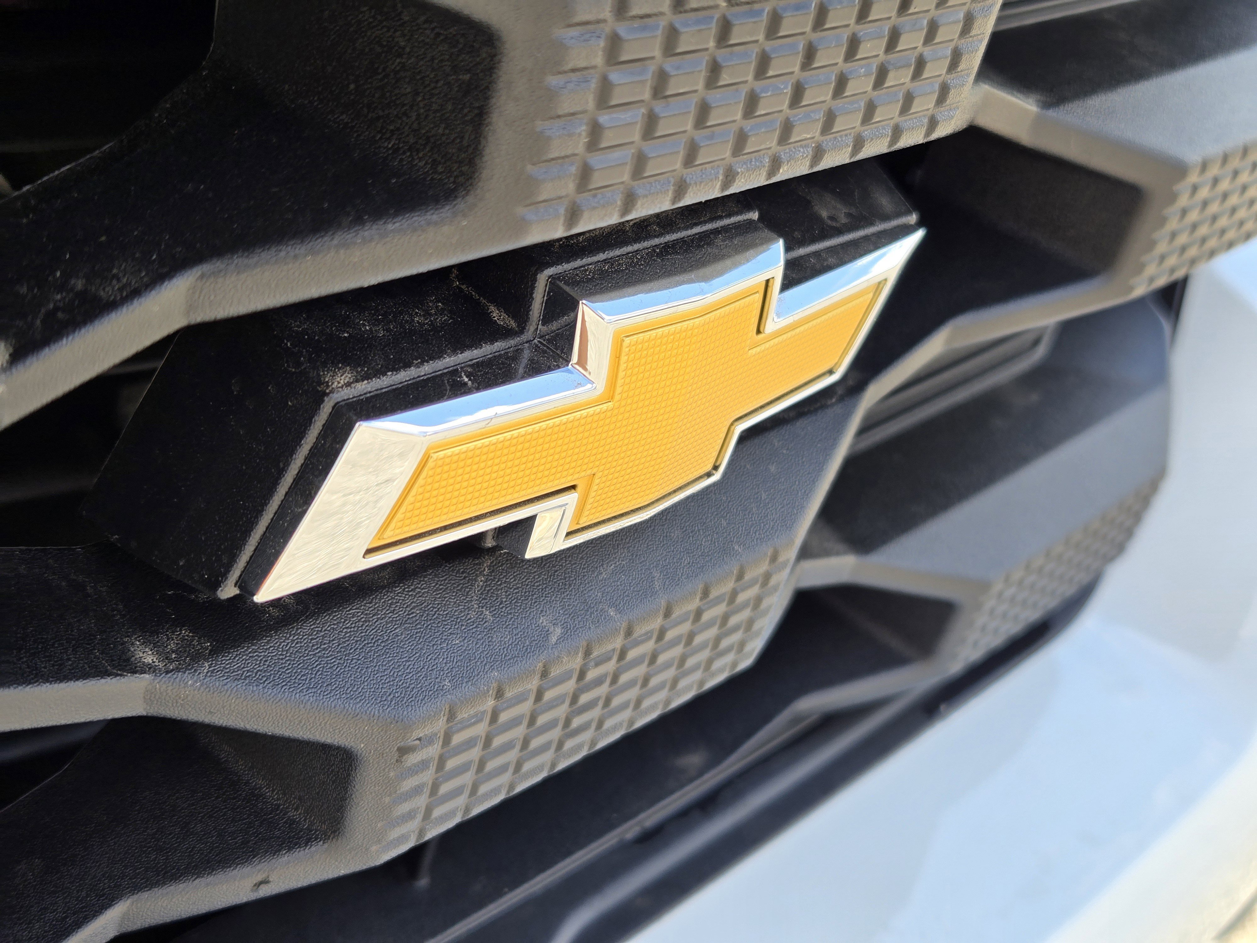 New 2026 Summit White Chevrolet WT image 19