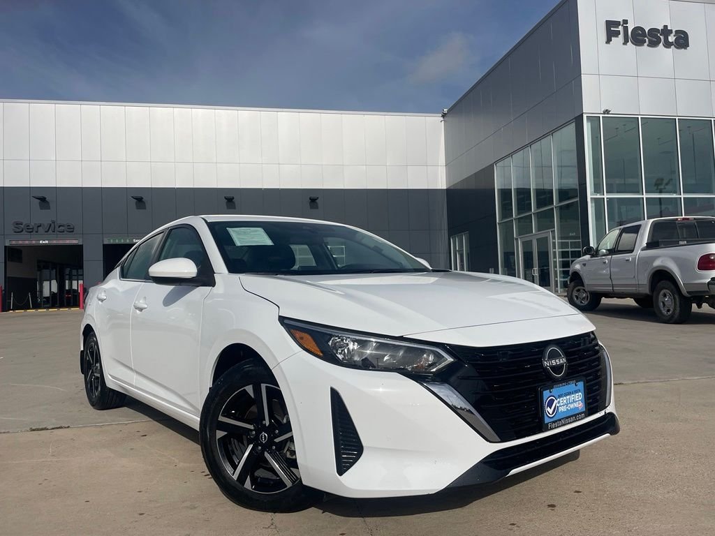 Used 2025 White Nissan SV image 1