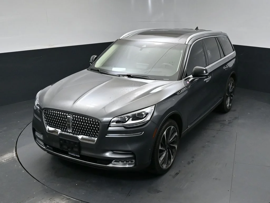 Used 2023 Gray Lincoln Reserve image 14