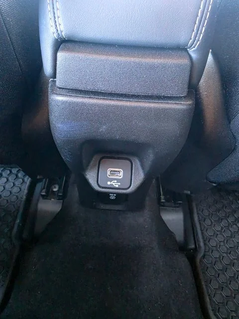 Used 2022 Black Jeep Latitude image 10