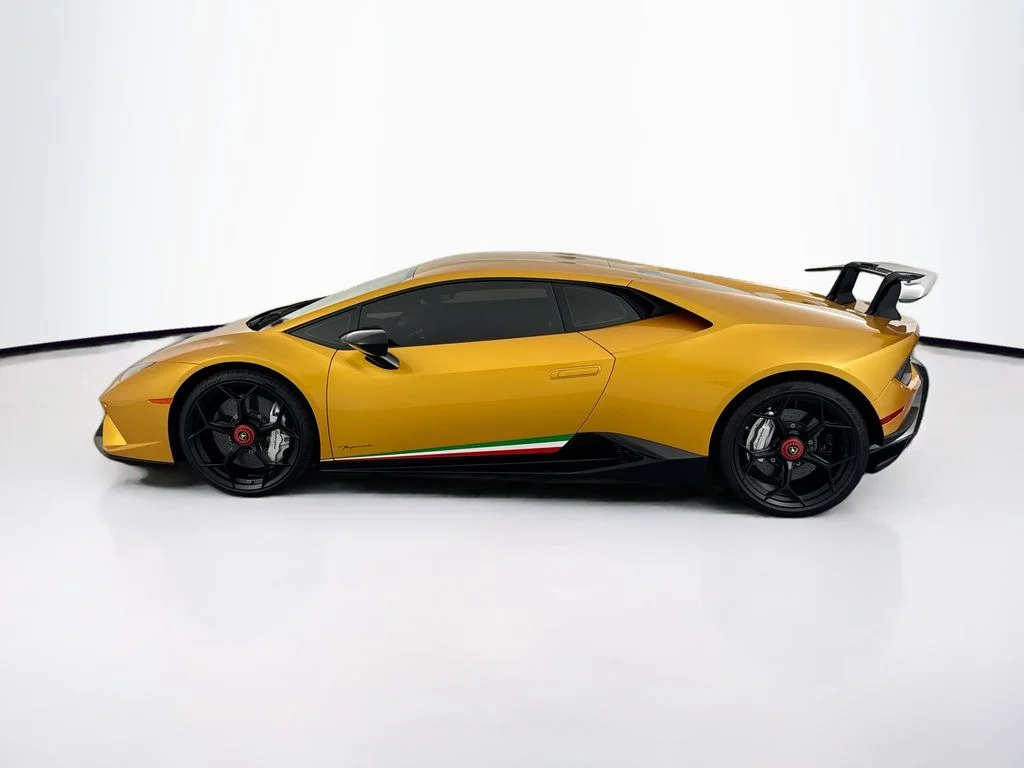 Used 2018 Gold Lamborghini Performante image 8
