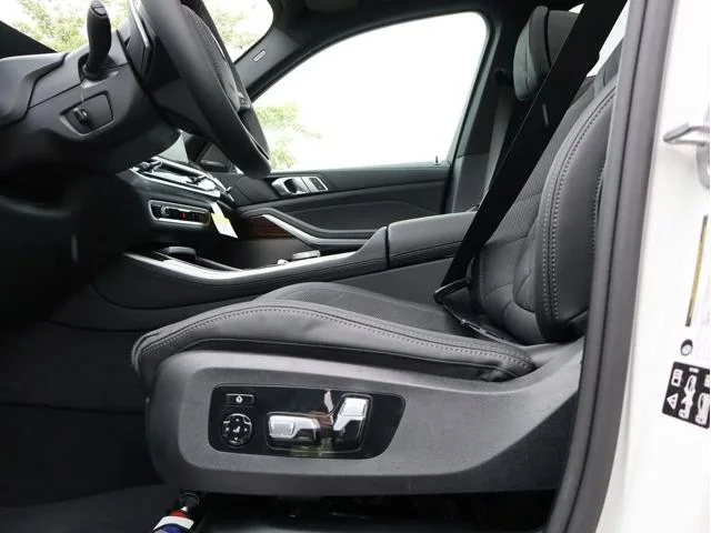 New 2026 Mineral White Metallic BMW xDrive40i image 39