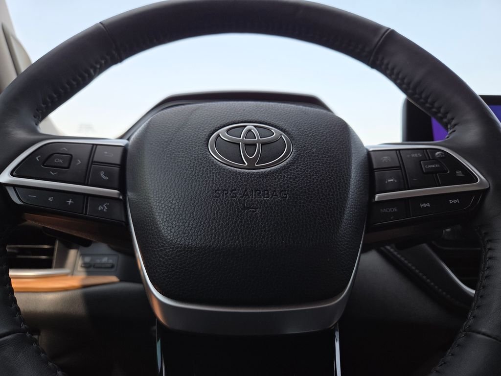 Used 2026 White Toyota Platinum image 23
