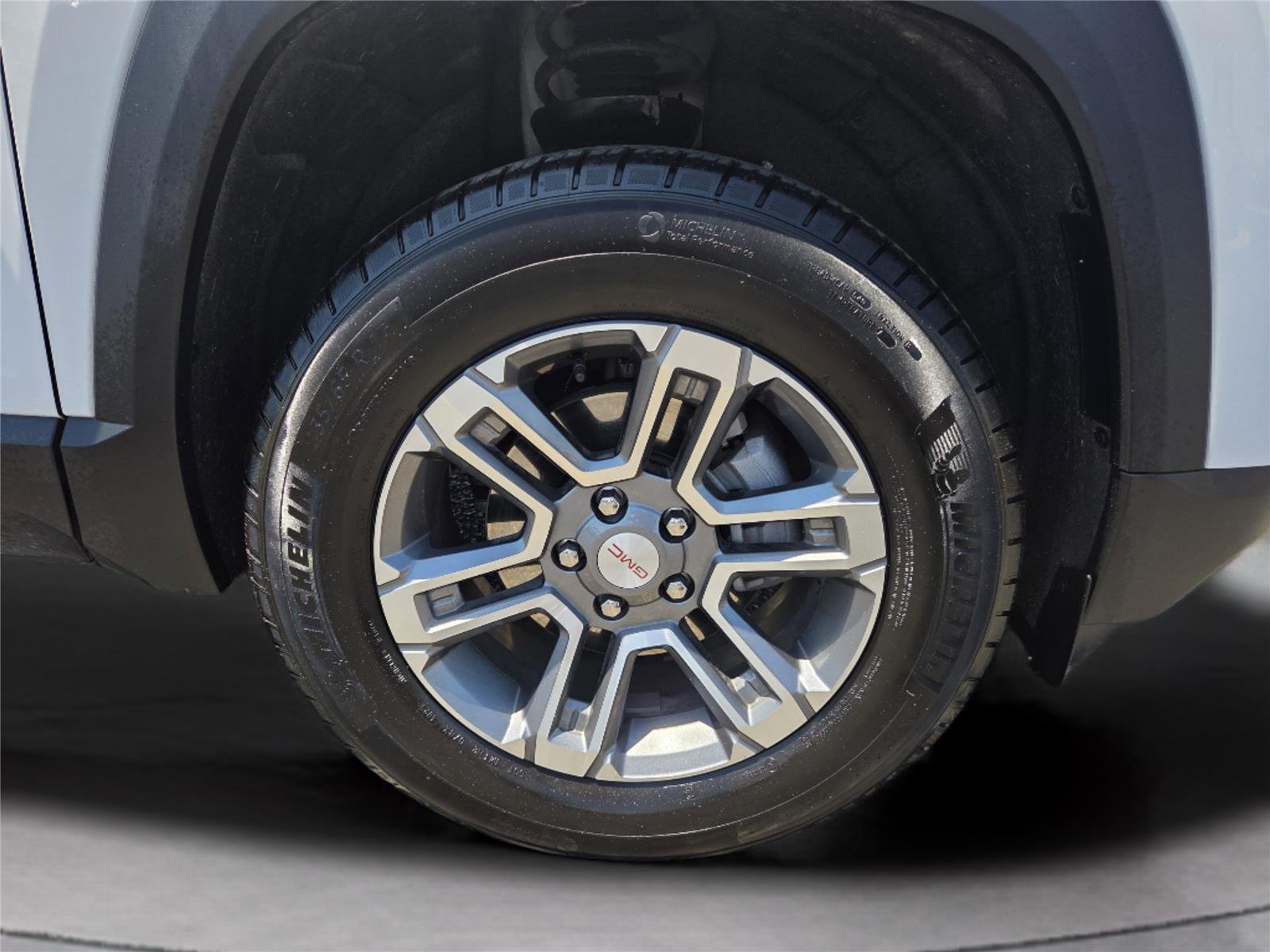 Used 2026 Summit White GMC FWD Elevation image 29
