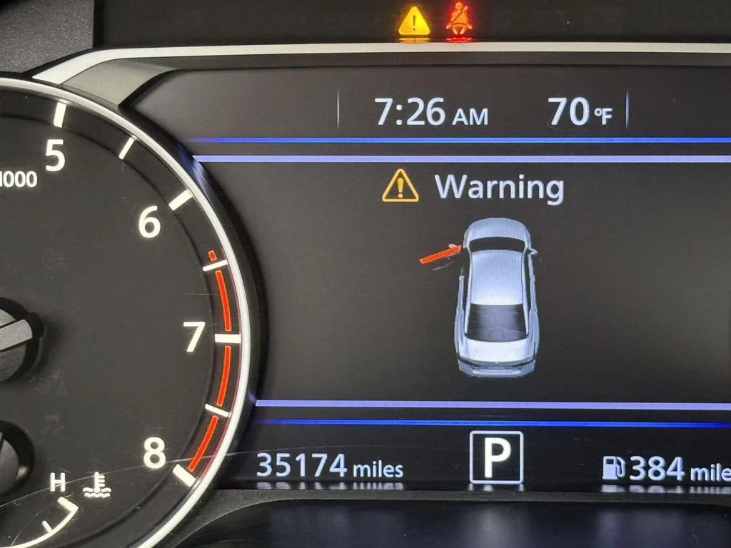 Used 2025 White Nissan 2.5 SV image 27