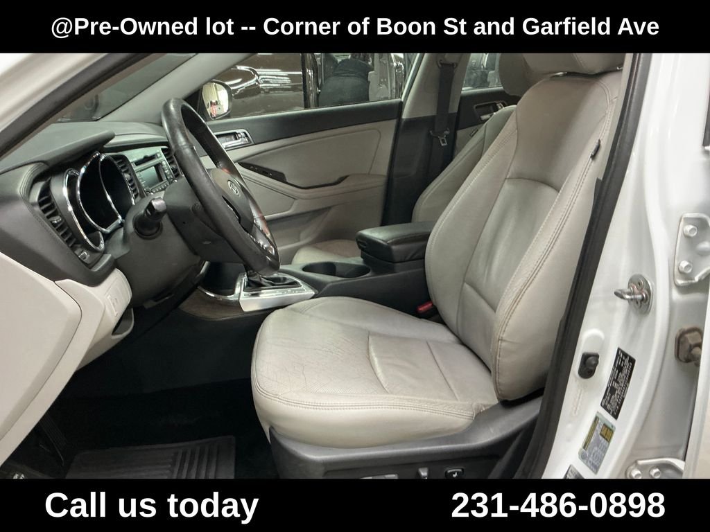 Used 2012 White Kia EX image 14