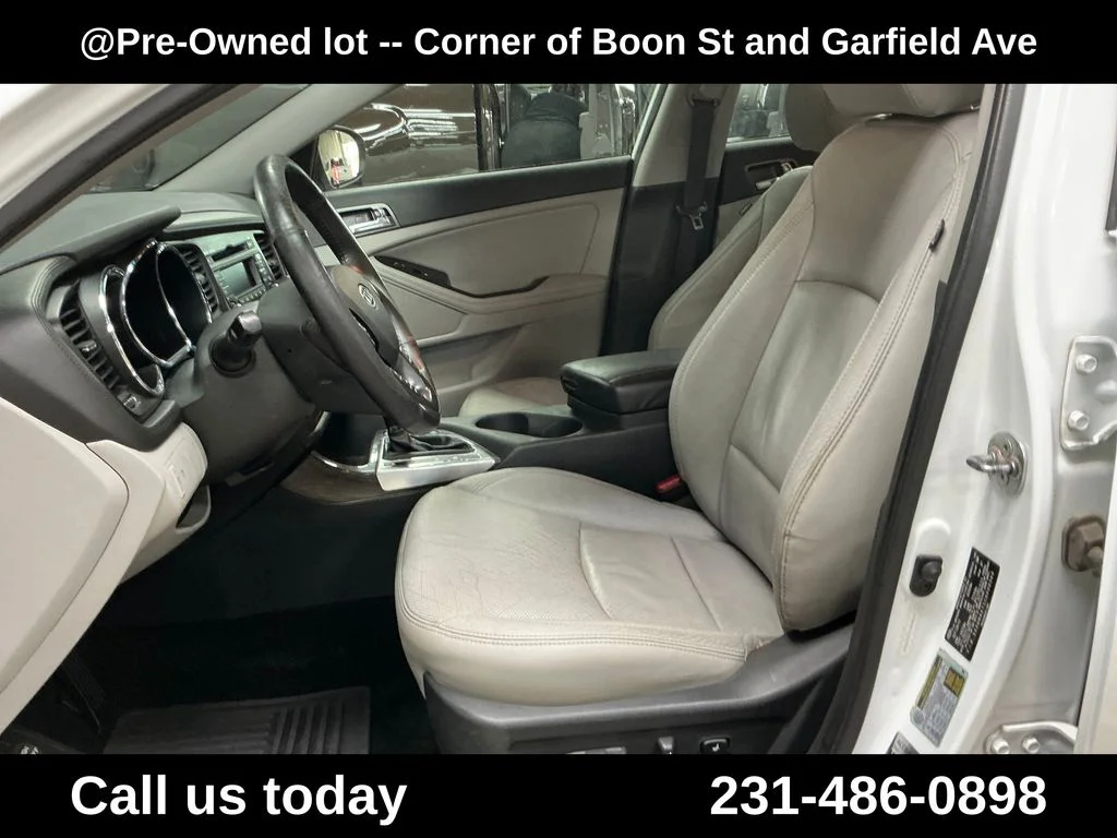 Used 2012 White Kia EX image 14