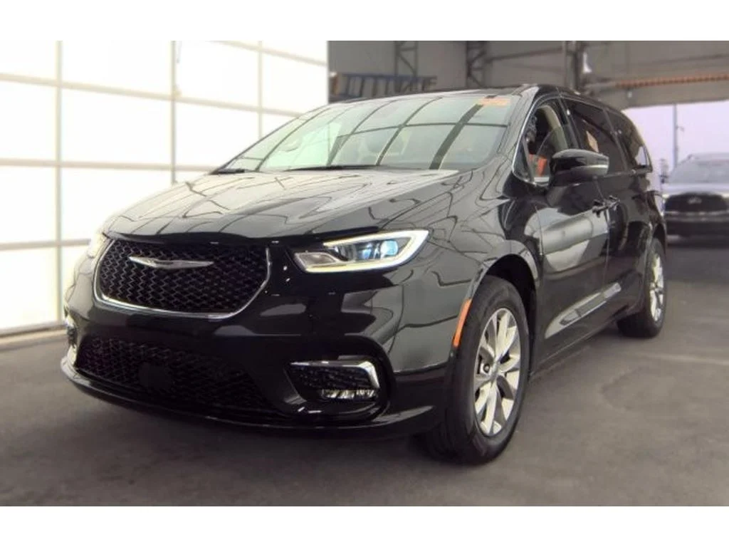 Used 2023 Brilliant Black Crystal Pearlcoat Chrysler Touring L image 1