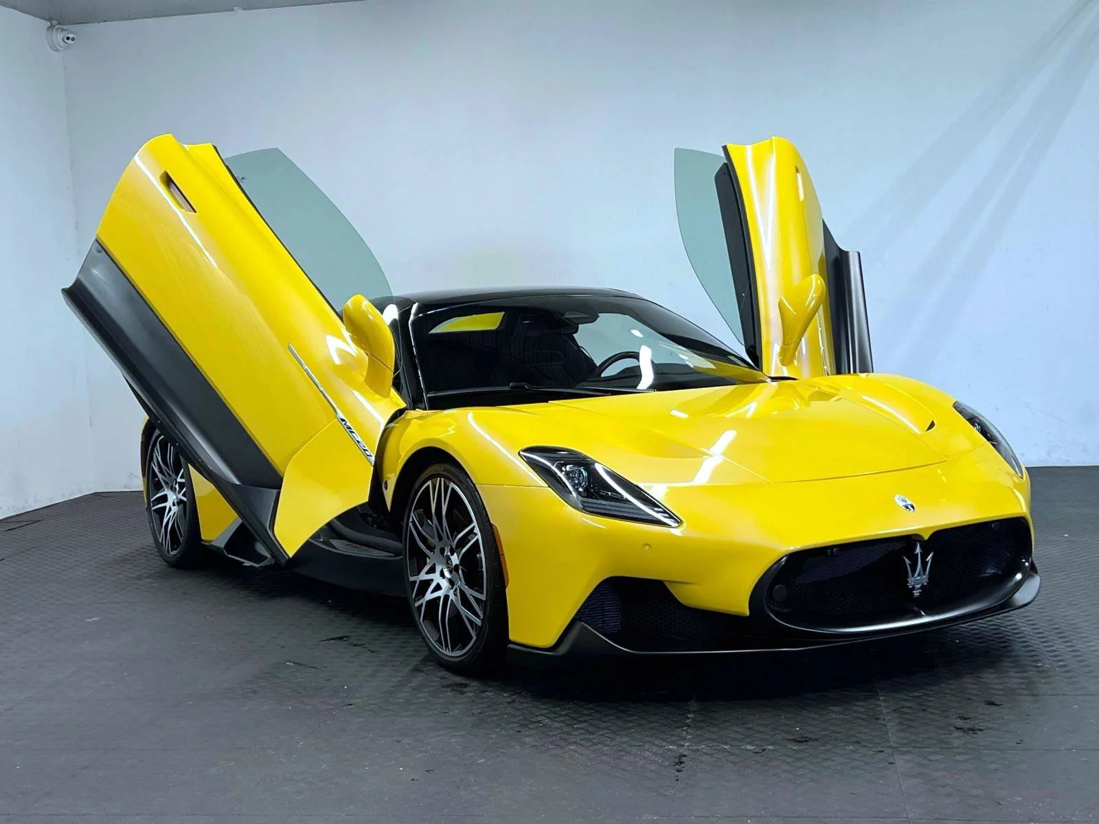Used 2023 Yellow Maserati Cielo image 10