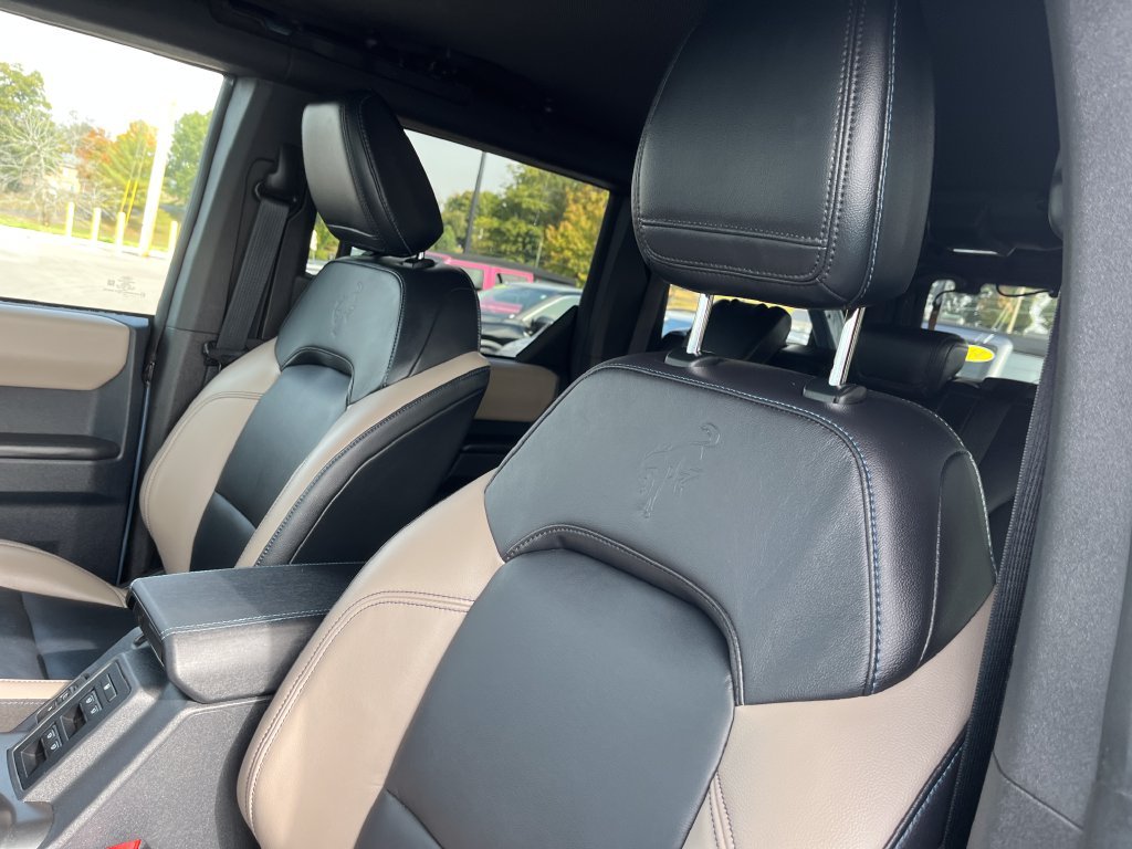 Used 2024 Gray Ford Wildtrak image 12