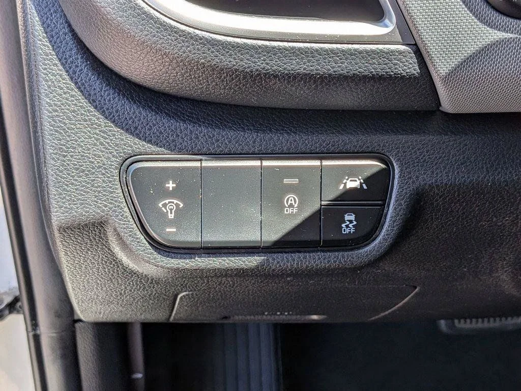 Used 2022 White Kia LX image 14