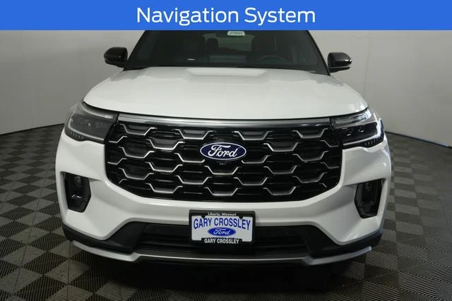 New 2027 Star White Metallic Tri-Coat Ford Platinum™ image 3