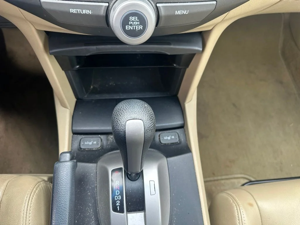 Used 2010 Taffeta White Honda EX-L image 19
