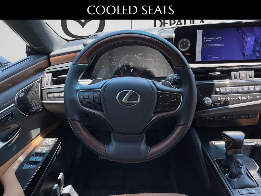 Used 2025 White Pearl Lexus 300h Ultra Luxury image 11