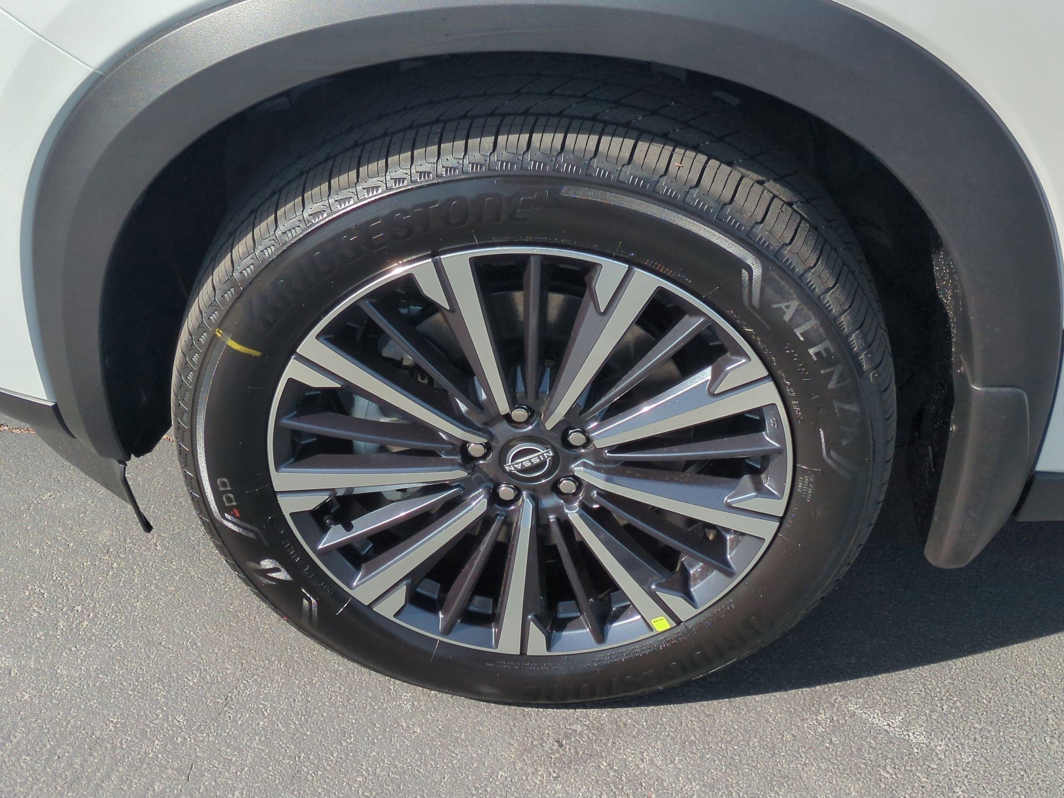 New 2026 Everest White Pearl TriCoat / Super Black Two-tone Nissan Platinum image 15