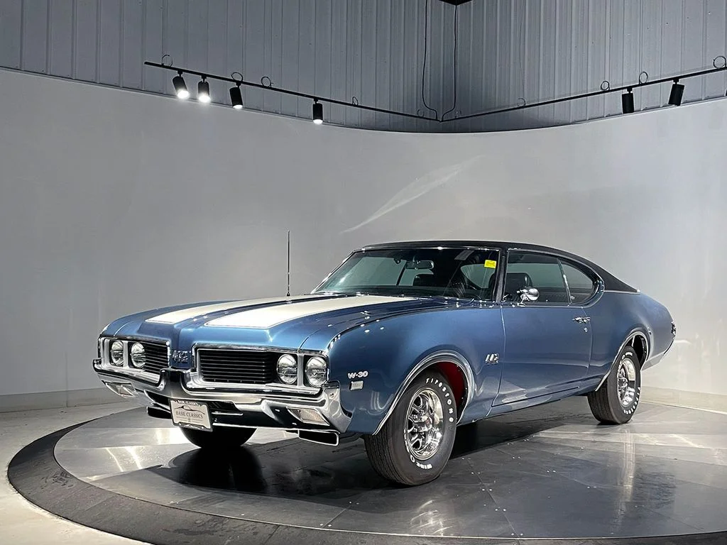 Used 1969  Oldsmobile  image 2
