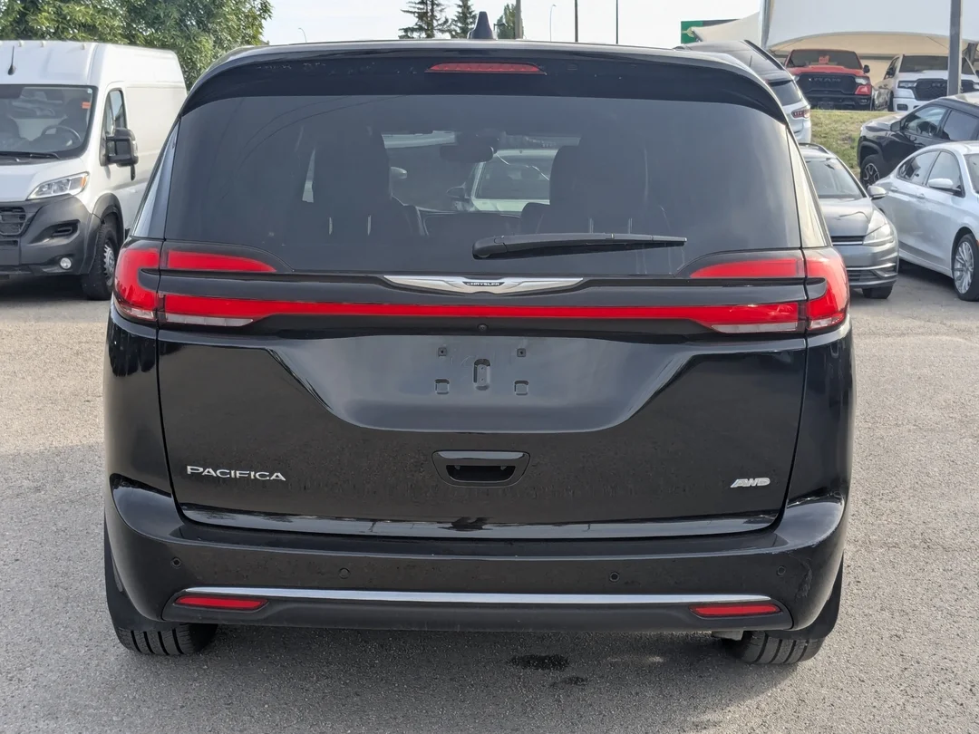 Certified Used 2025 Black Chrysler Select - - AWD - Caprice Leather - Blind Spot - Safety Sphere - 360 Cam & More! image 7