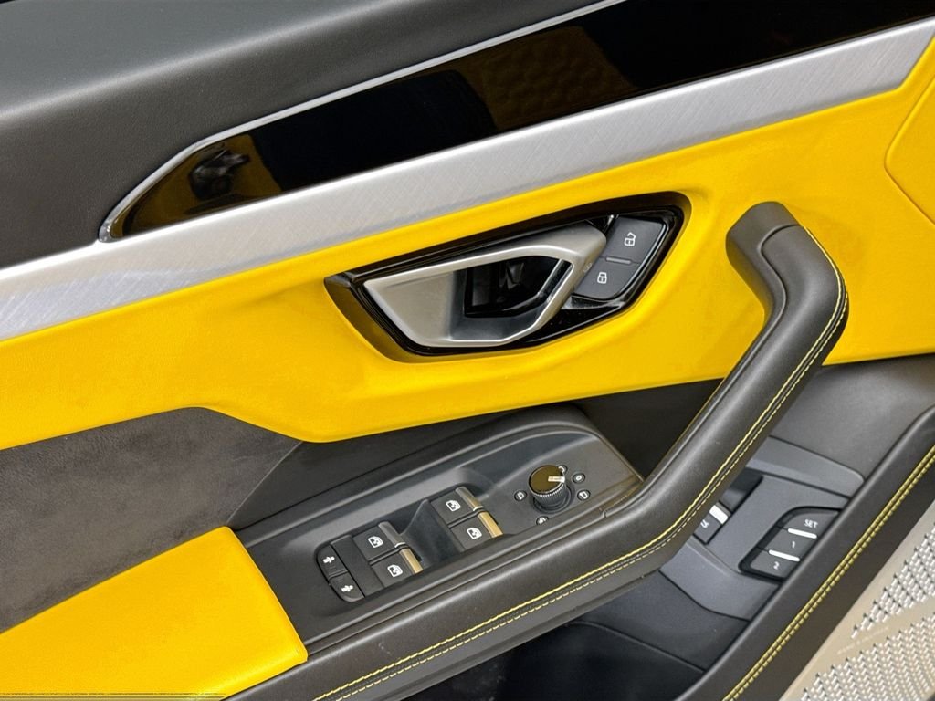 Used 2019 Black Lamborghini Base image 22