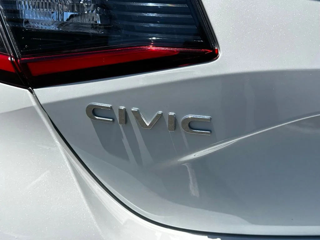 Used 2024  Honda Sport image 8