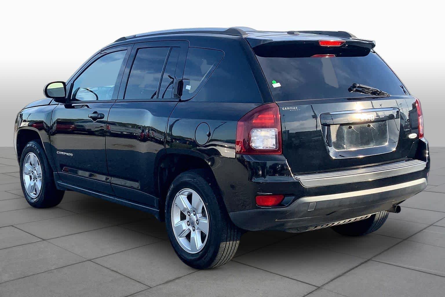 Used 2016 Black Clearcoat Jeep Latitude image 11