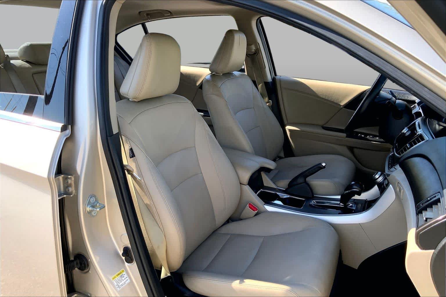 Used 2014 Alabaster Silver Metallic Honda EX-L image 7