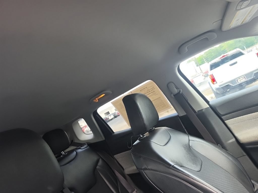 Used 2022 Gray Jeep Latitude FWD image 33