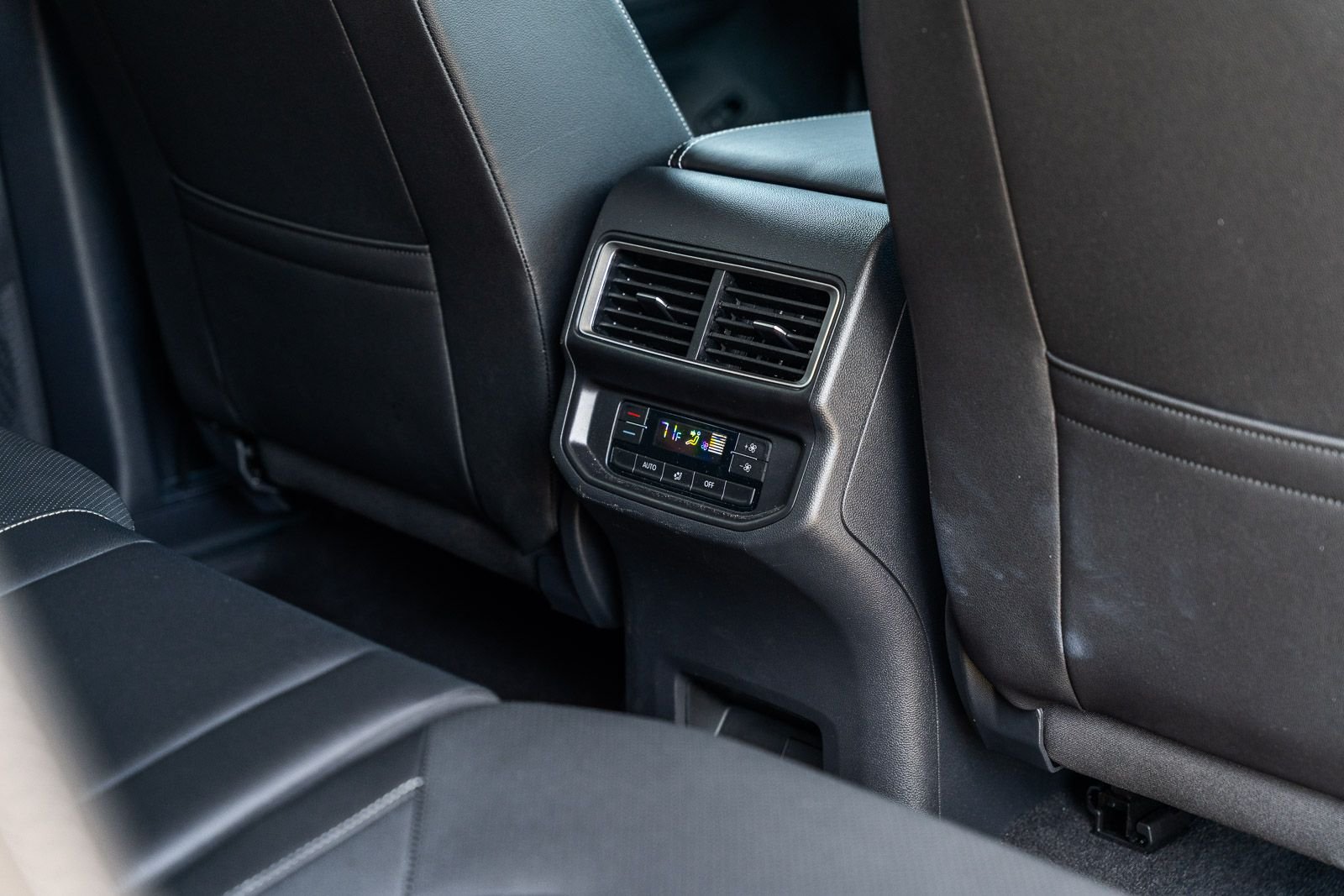 Used 2026  Volkswagen SE w/Technology image 14