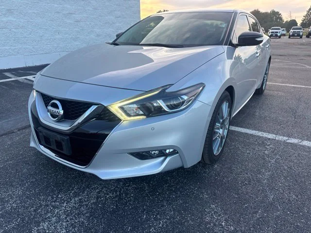 Used 2017 Silver Nissan 3.5 SV image 8