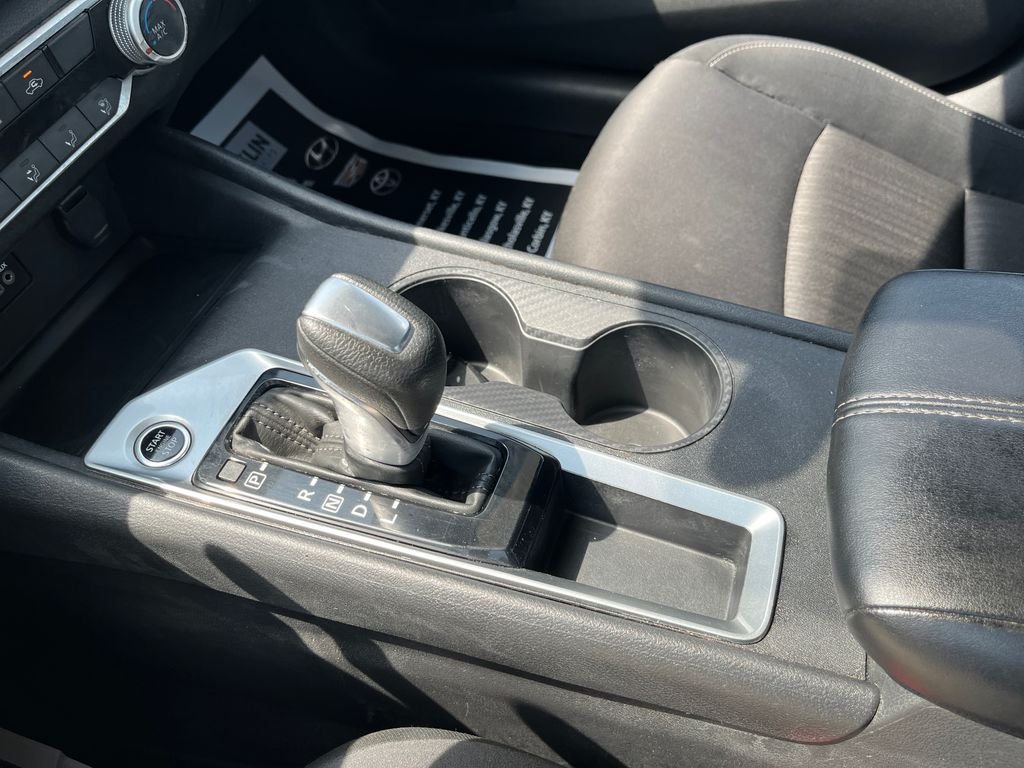 Used 2025 White Nissan 2.5 SV image 19