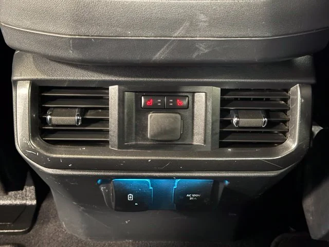 Used 2023 White Ford Lariat image 33