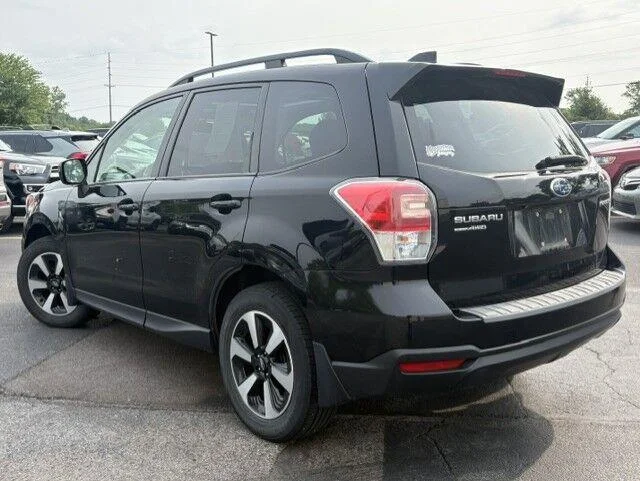 Used 2018 Crystal Black Silica Subaru Premium image 9